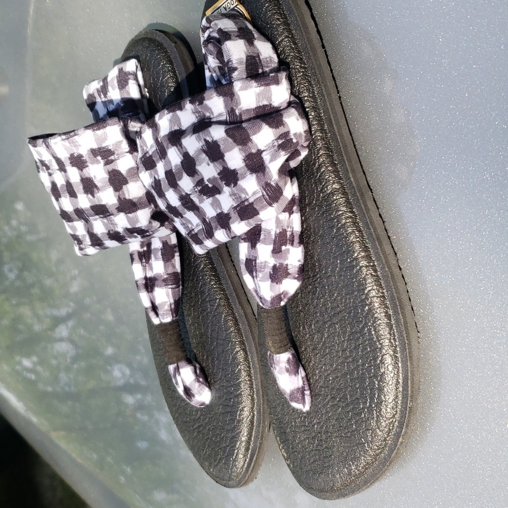 NWOT Sanuk Vegan Yoga Sling 3 sandals